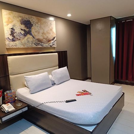 Hotel Sogo Quirino Манила Екстериор снимка