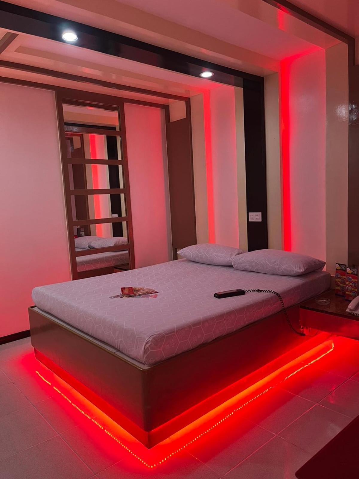 Hotel Sogo Quirino Манила Екстериор снимка