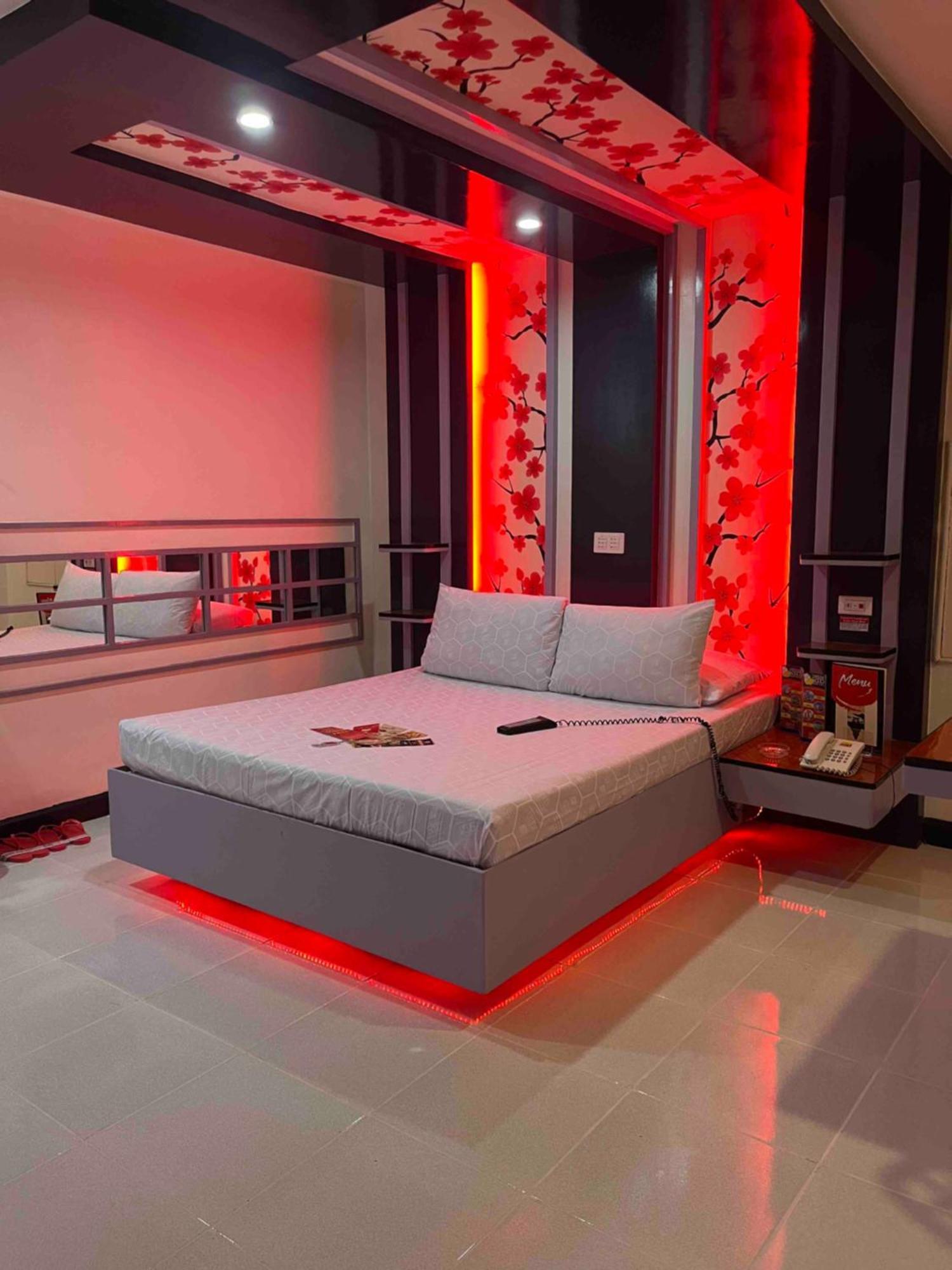 Hotel Sogo Quirino Манила Екстериор снимка