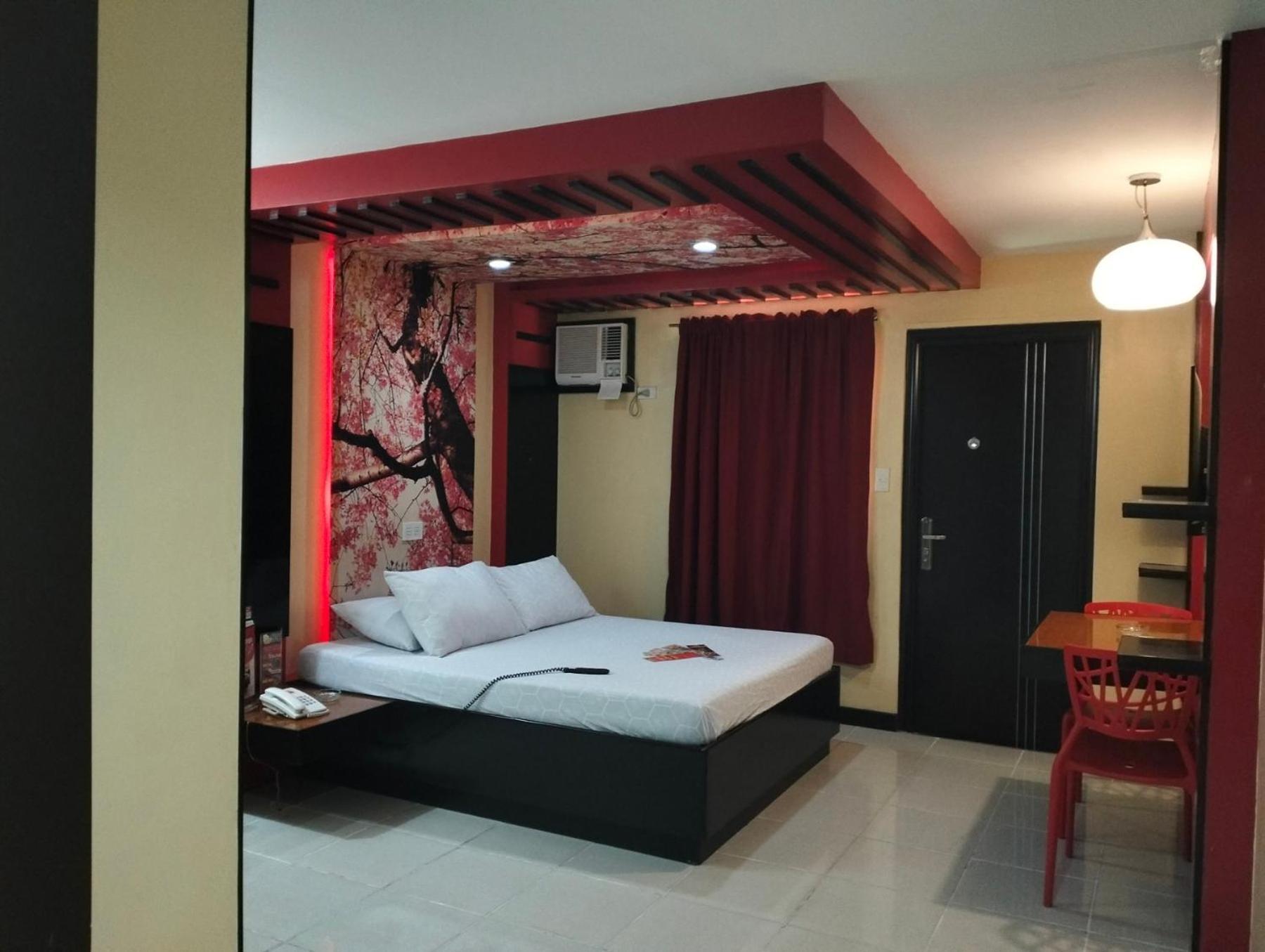 Hotel Sogo Quirino Манила Екстериор снимка