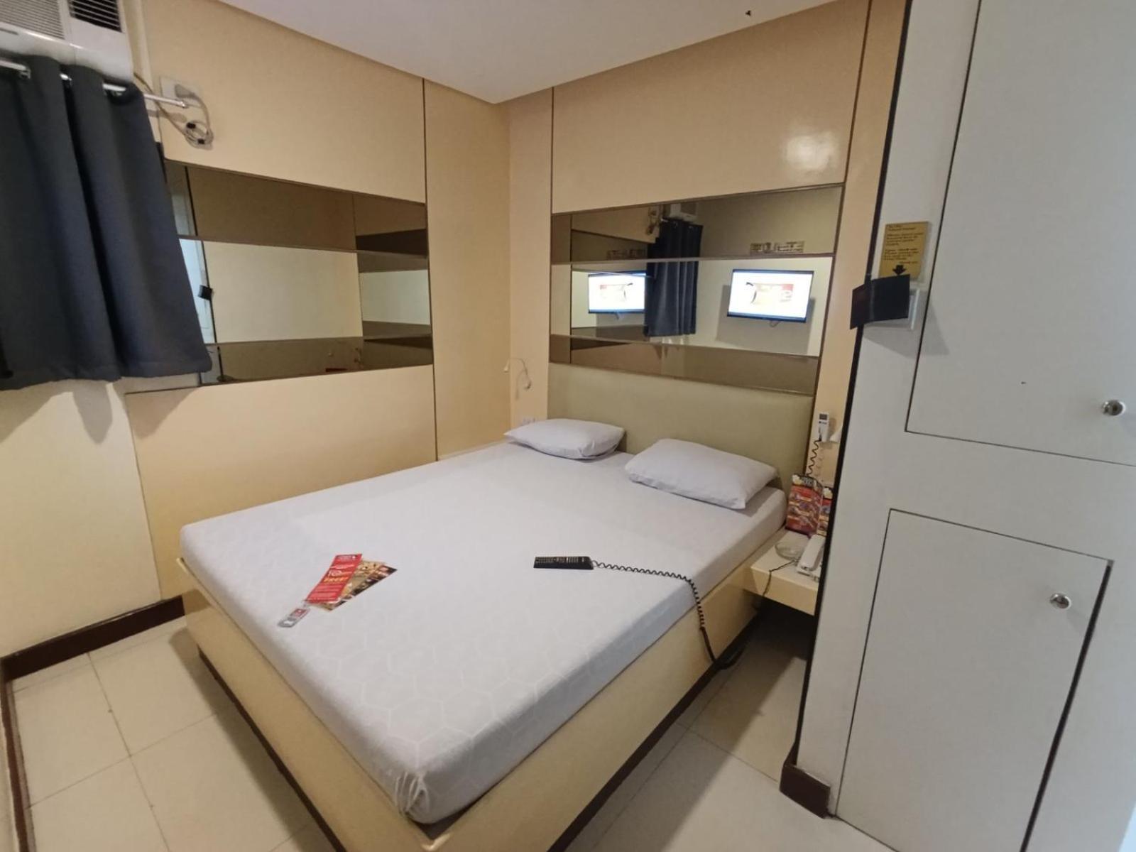 Hotel Sogo Quirino Манила Екстериор снимка