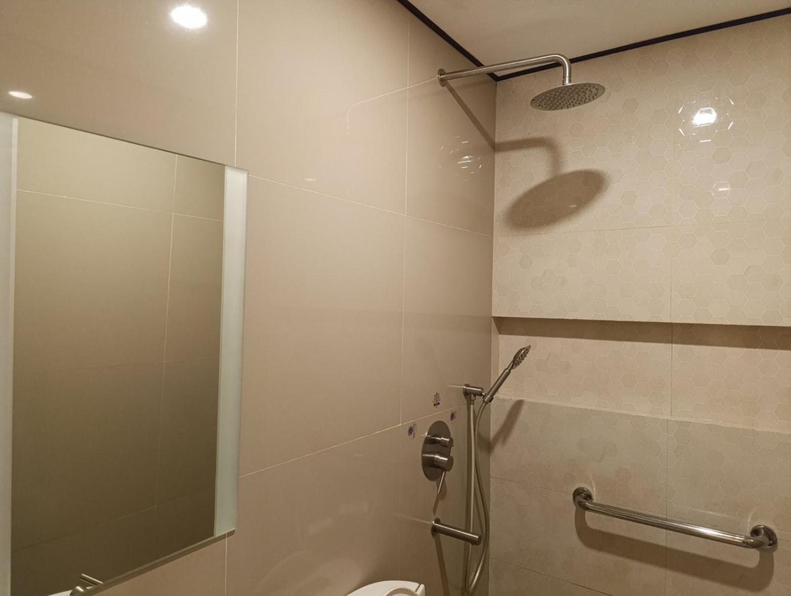 Hotel Sogo Quirino Манила Екстериор снимка