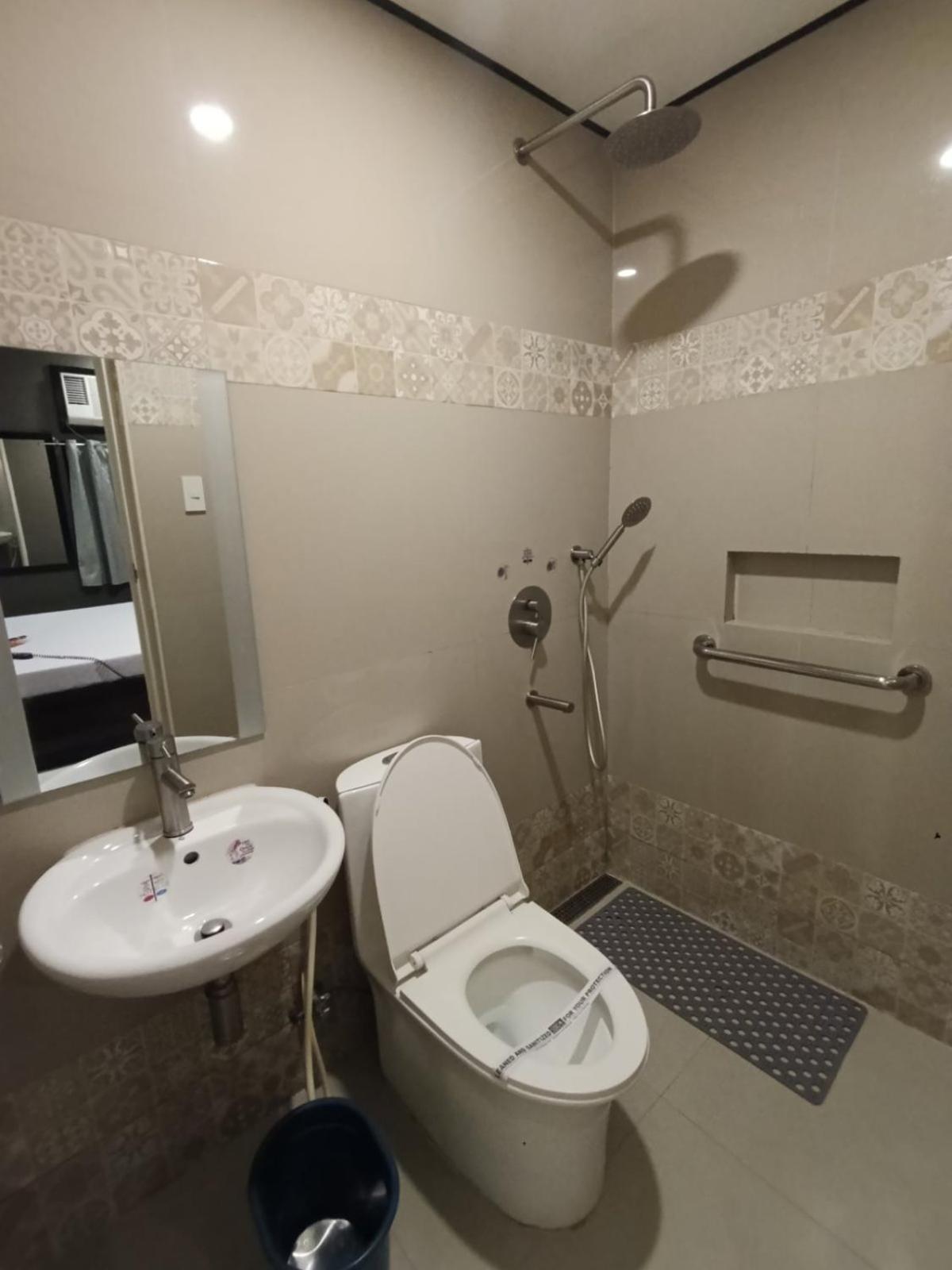 Hotel Sogo Quirino Манила Екстериор снимка