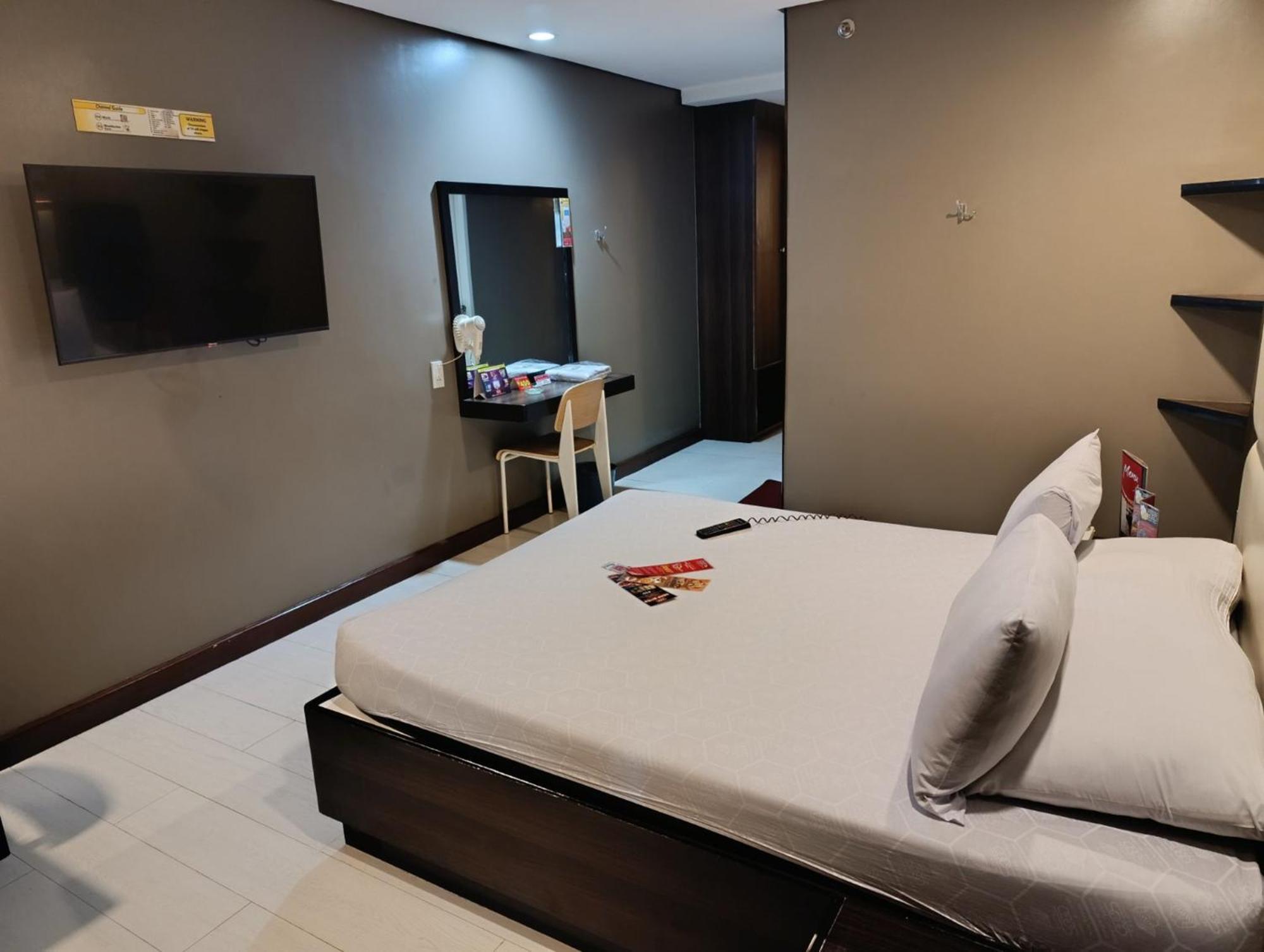 Hotel Sogo Quirino Манила Екстериор снимка