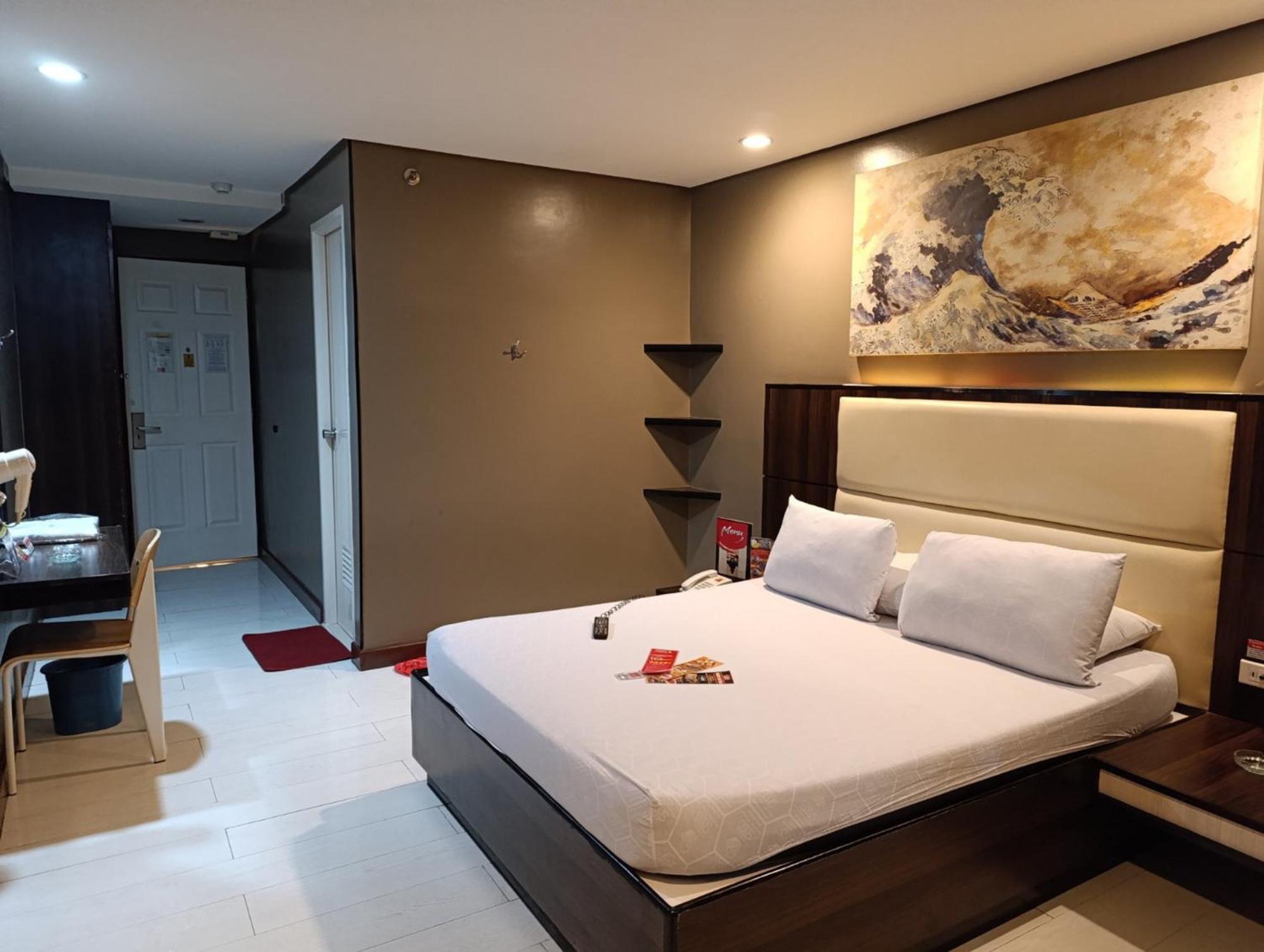 Hotel Sogo Quirino Манила Екстериор снимка