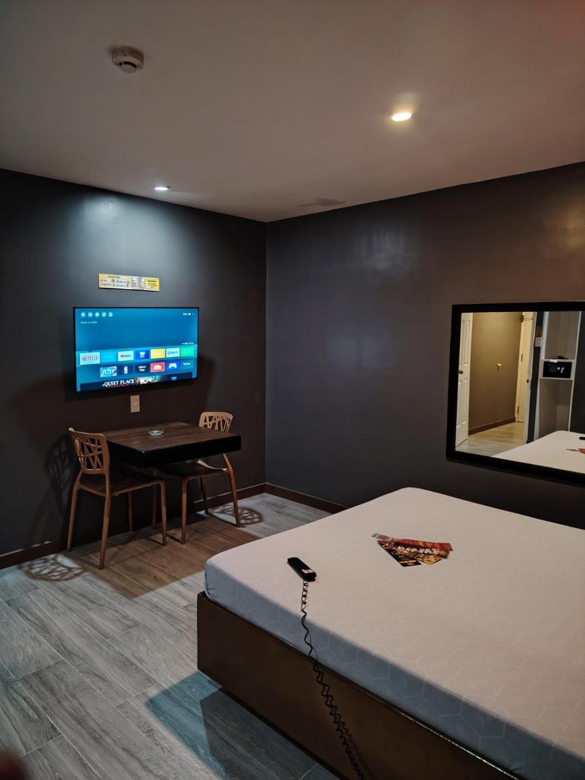 Hotel Sogo Quirino Манила Екстериор снимка