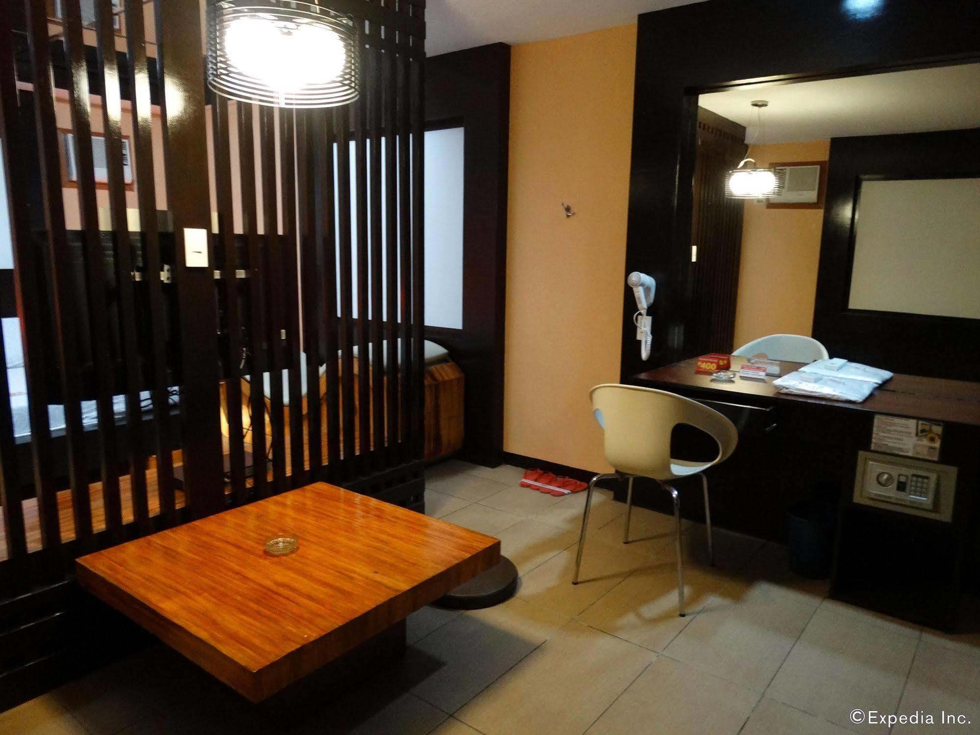 Hotel Sogo Quirino Манила Екстериор снимка