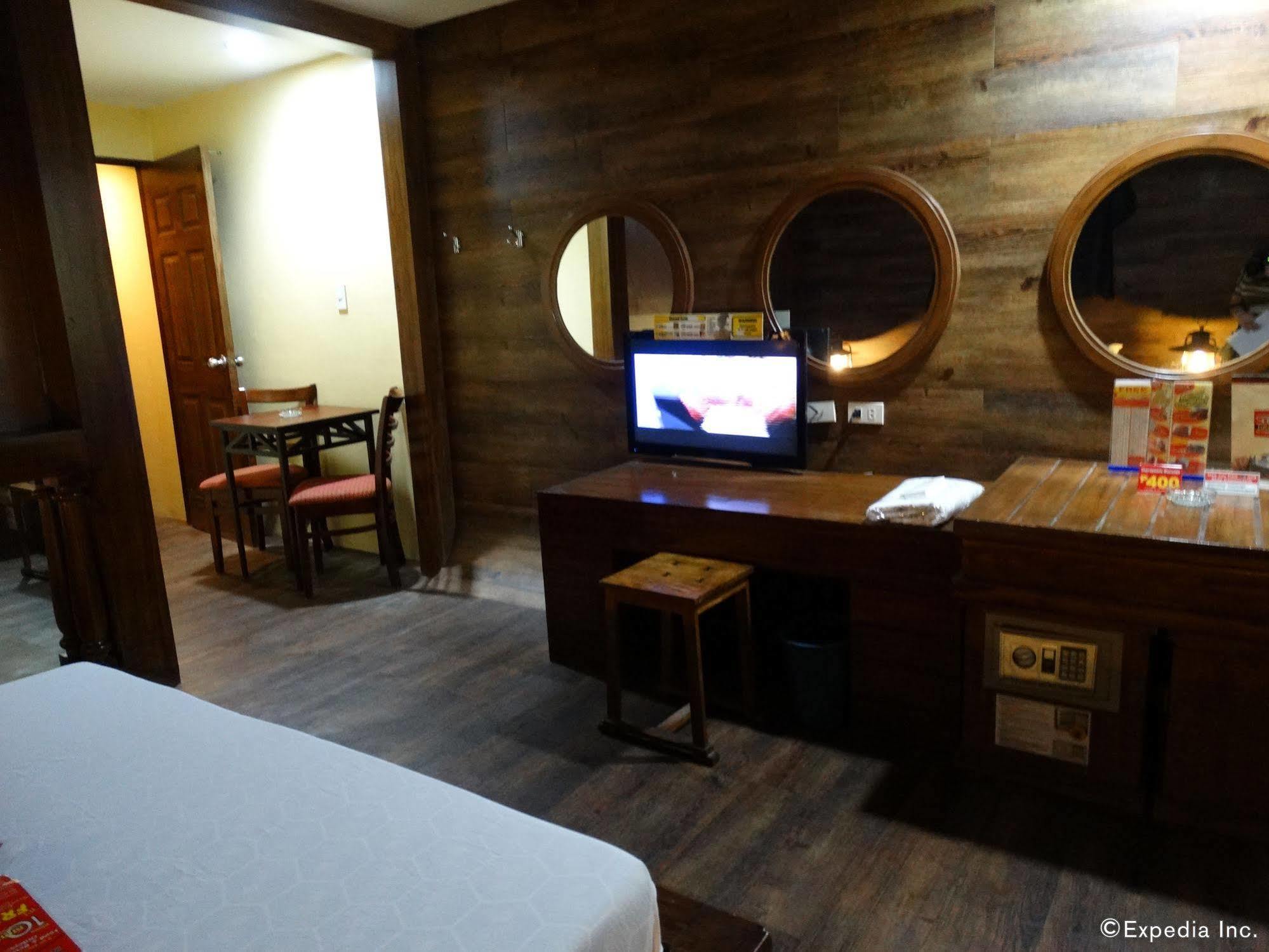 Hotel Sogo Quirino Манила Екстериор снимка