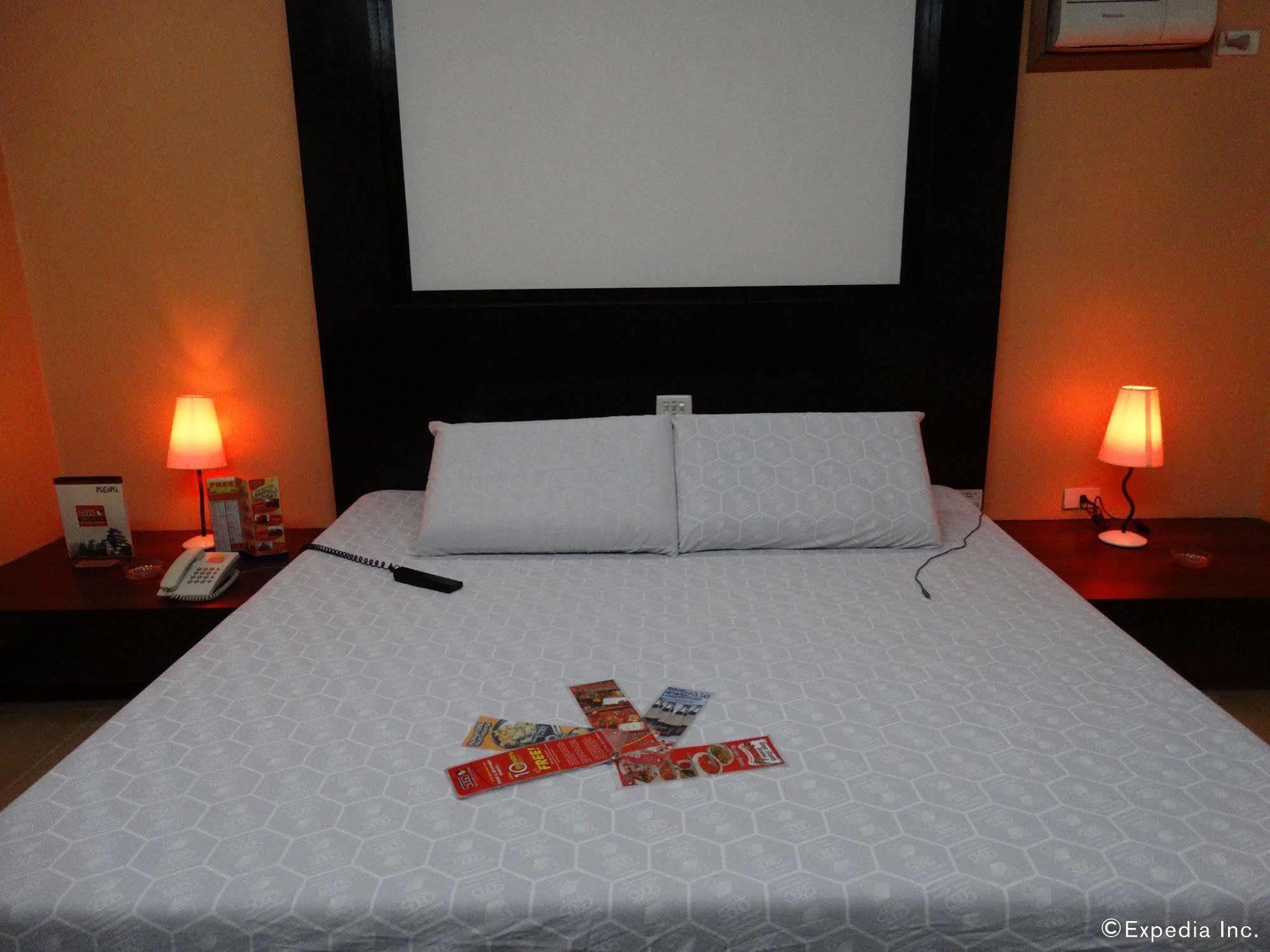 Hotel Sogo Quirino Манила Екстериор снимка