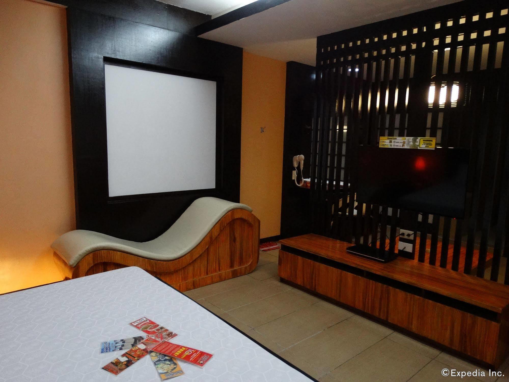 Hotel Sogo Quirino Манила Екстериор снимка