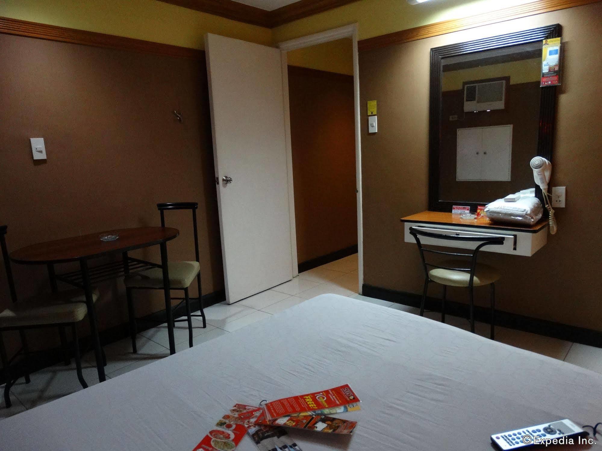 Hotel Sogo Quirino Манила Екстериор снимка