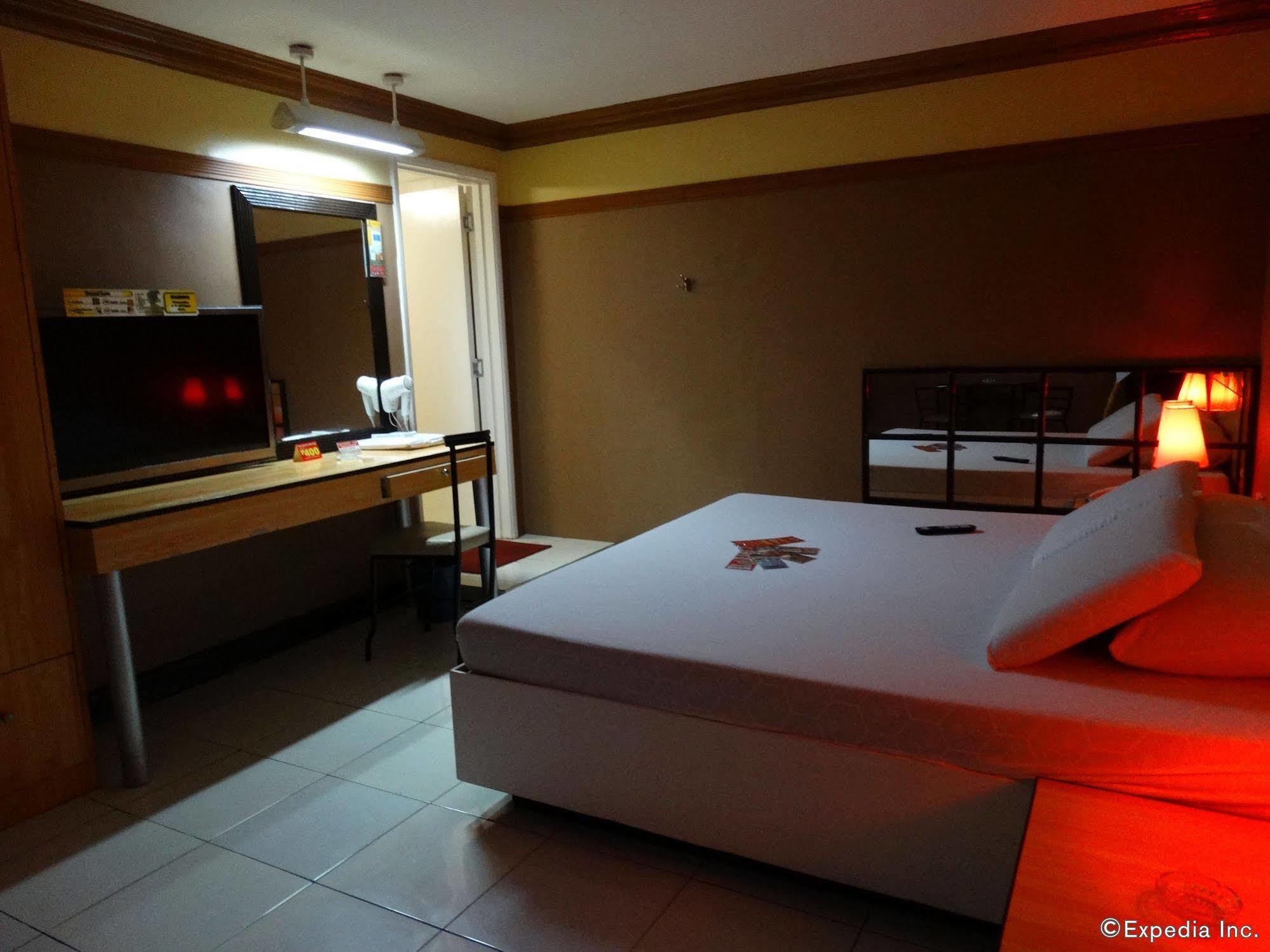 Hotel Sogo Quirino Манила Екстериор снимка